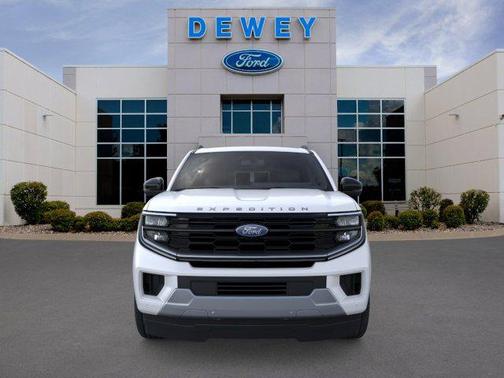 Star White Metallic Tri-Coat 2026 Ford Expedition Max Platinum