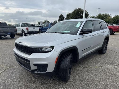 2024 Jeep Grand Cherokee LAREDO