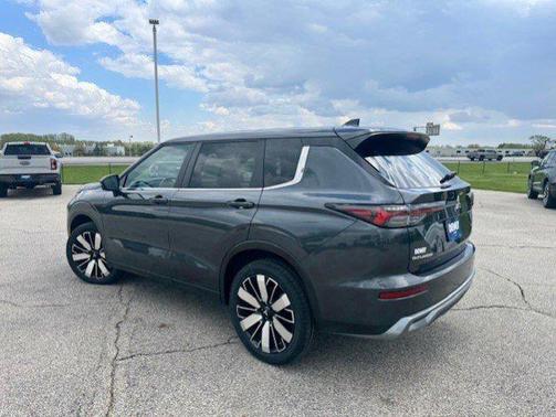 Black 2025 Mitsubishi Outlander SE S-AWC