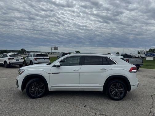 2022 Volkswagen Atlas Cross Sport 2.0T SEL R-LINE