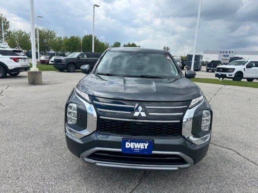 Black 2025 Mitsubishi Outlander SE