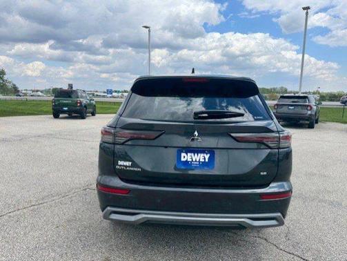 Black 2025 Mitsubishi Outlander SE