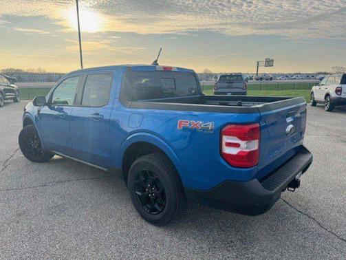 VELOCITY BLUE METALLIC 2022 Ford Maverick LARIAT
