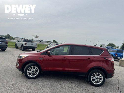 Ruby Red Metallic 2017 Ford Escape SE