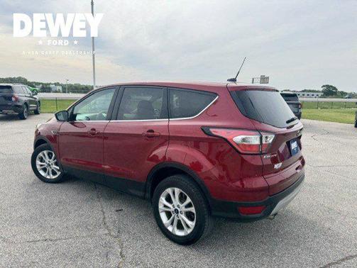 Ruby Red Metallic 2017 Ford Escape SE