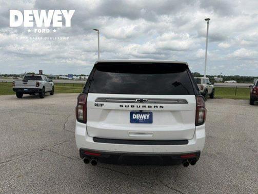 Iridescent Pearl Tricoat 2022 Chevrolet Suburban Z71