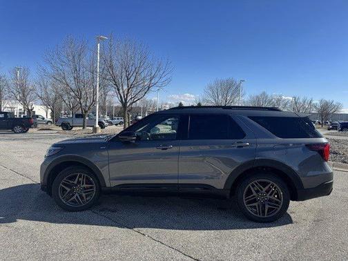 CARBONIZED GRAY METALLIC 2025 Ford Explorer ST-LINE