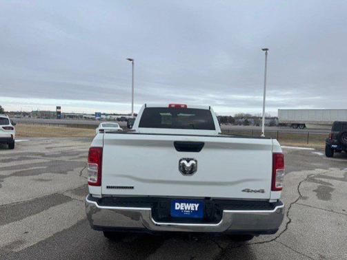 Bright White Clearcoat 2024 RAM 3500 Big Horn Crew Cab 4x4 8' Box