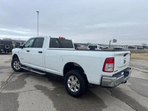 Bright White Clearcoat 2024 RAM 3500 Big Horn Crew Cab 4x4 8' Box
