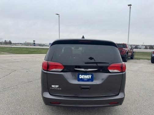 2023 Chrysler Voyager LX
