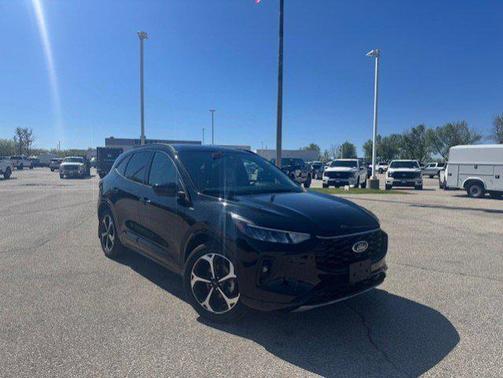 Black Metallic 2023 Ford Escape ST-Line Select