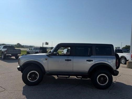 ICONIC SILVER METALLIC 2023 Ford Bronco BADLANDS