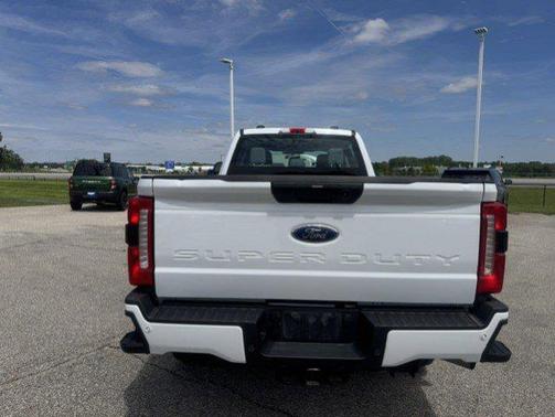Oxford White 2023 Ford F-250 XL
