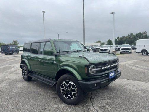 ERUPTION GREEN METALLIC 2025 Ford Bronco OUTER BANKS