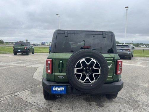 ERUPTION GREEN METALLIC 2025 Ford Bronco OUTER BANKS