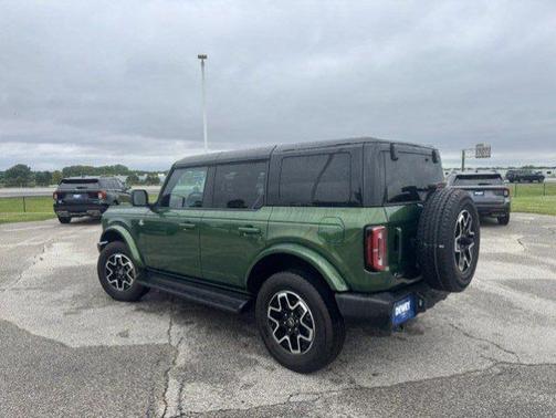 ERUPTION GREEN METALLIC 2025 Ford Bronco OUTER BANKS