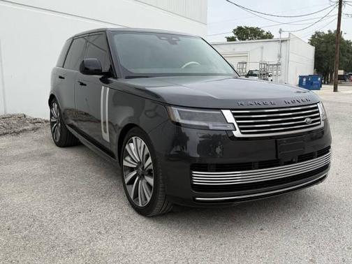 2025 Land Rover Range Rover P615 SV
