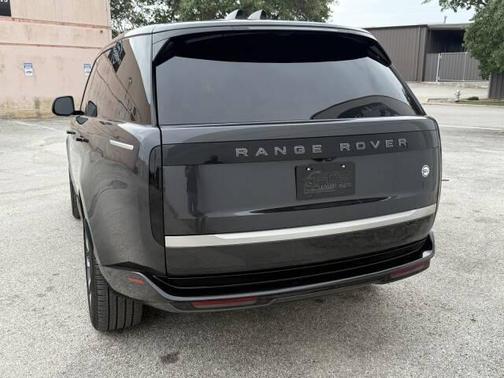 2025 Land Rover Range Rover P615 SV