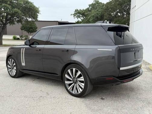 2025 Land Rover Range Rover P615 SV