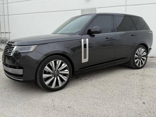 2025 Land Rover Range Rover P615 SV