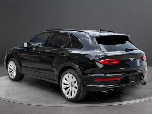 Beluga 2022 Bentley Bentayga V8