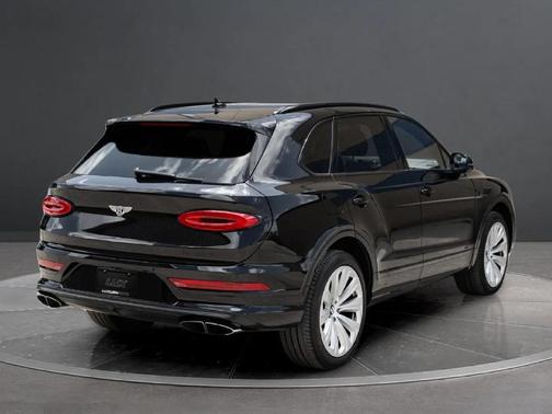 Beluga 2022 Bentley Bentayga V8