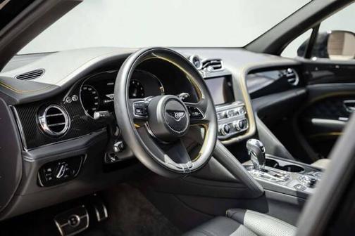 Beluga 2022 Bentley Bentayga V8