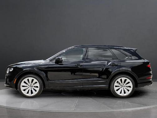 Beluga 2022 Bentley Bentayga V8