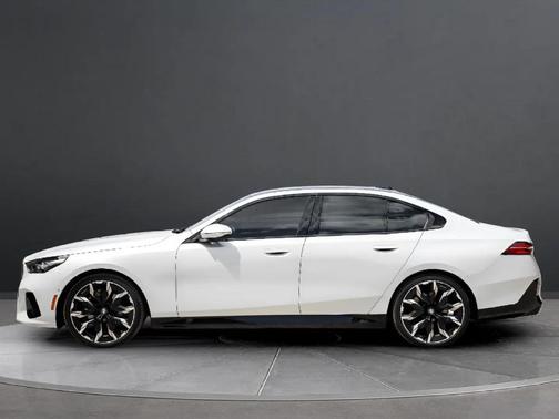 Mineral White Metallic 2026 BMW 530 530i 4dr Sedan