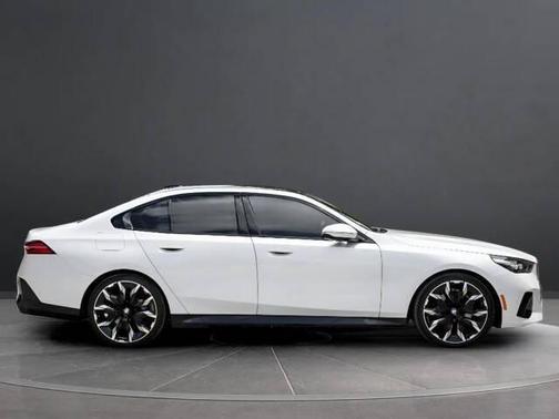 Mineral White Metallic 2026 BMW 530 530i 4dr Sedan