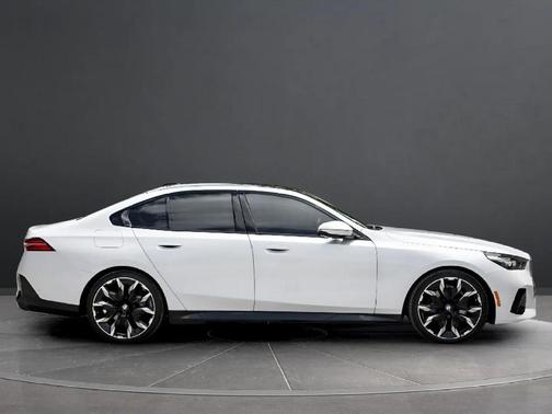 Mineral White Metallic 2026 BMW 530 530i 4dr Sedan