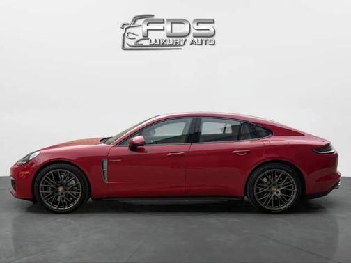 2023 Porsche Panamera 4 Platinum Edition