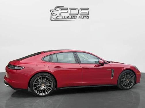 2023 Porsche Panamera 4 Platinum Edition