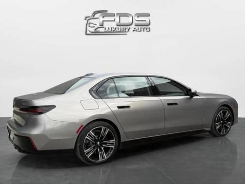 2025 BMW 750e i xDrive