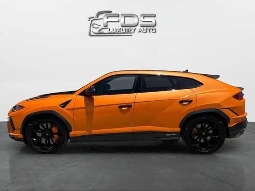 2023 Lamborghini Urus Performante