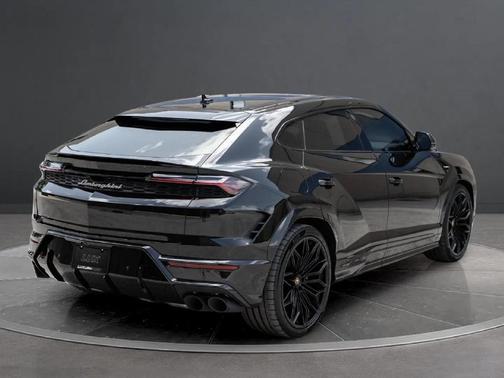 Nero Noctis Metallic 2025 Lamborghini Urus SE