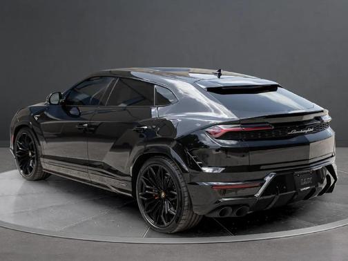 Nero Noctis Metallic 2025 Lamborghini Urus SE