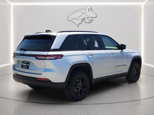 Silver Zynith 2025 Jeep Grand Cherokee Altitude