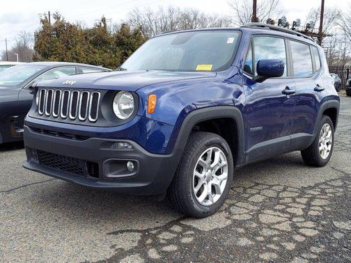 Photo 3 of 3 of 2017 Jeep Renegade Latitude