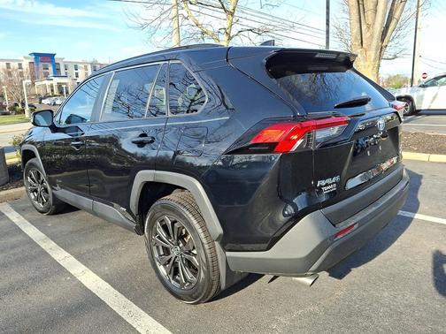 2023 Toyota RAV4 Hybrid XLE Premium