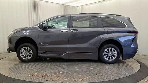 2025 Toyota Sienna XLE