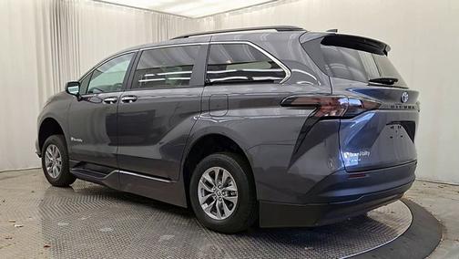 2025 Toyota Sienna XLE