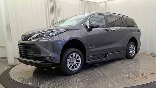 2025 Toyota Sienna XLE