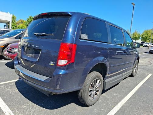 Contusion Blue Pearlcoat 2017 Dodge Grand Caravan SXT