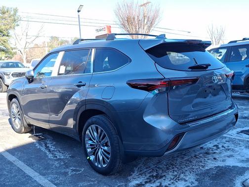 2026 Toyota Highlander Hybrid Platinum