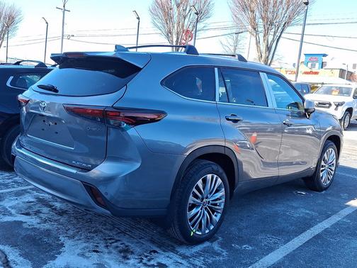 2026 Toyota Highlander Hybrid Platinum