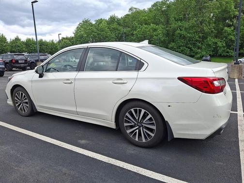 Crystal White Pearl 2018 Subaru Legacy Premium