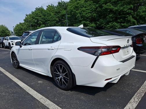 Ice Cap 2023 Toyota Camry SE
