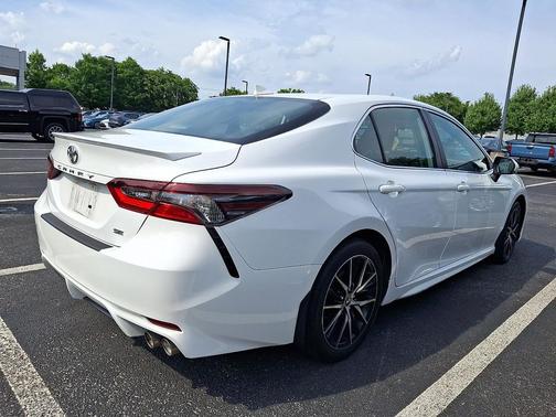 Ice Cap 2023 Toyota Camry SE