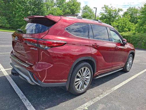 Ruby Flare Pearl 2023 Toyota Highlander Hybrid Platinum